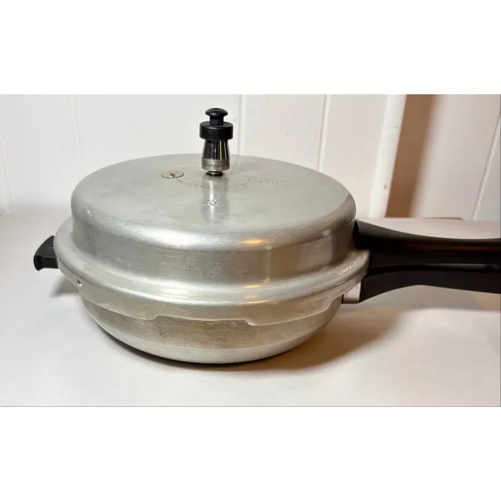 1993 Vintage Prestige Senior 6 Qt Pressure Cooker Pan Aluminum IS2347 w/ Jiggler